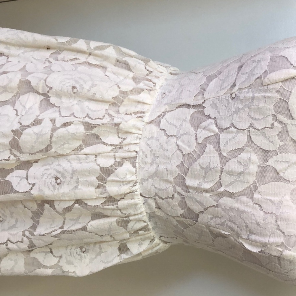 MONTEAU LOS ANGELES LACE DRESS SIZE MEDIUM - Picture 3 of 7
